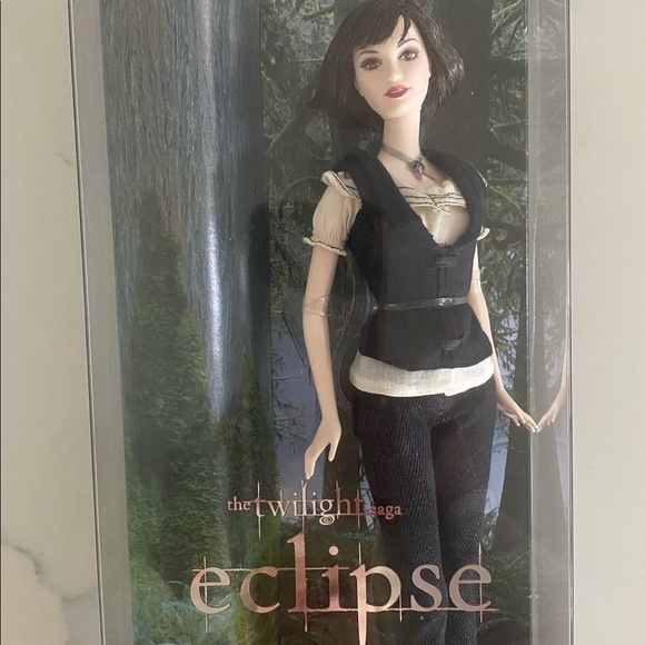 Barbie Twilight Saga Eclipse “Alice” Pink Label - Picture 5 of 5